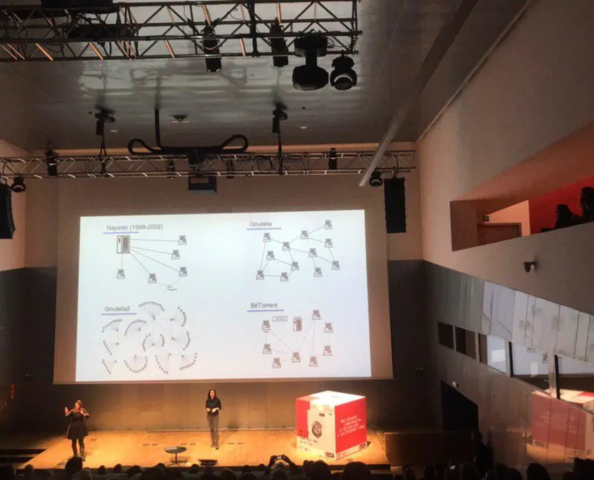 Marta Peirano descentralized